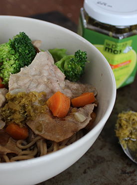 Recette de soupe asiatique et bouillon aux fleurs d'ail Le Petit Mas  - Recette fleurs d'ail du Québec et ail du Québec Le Petit Mas